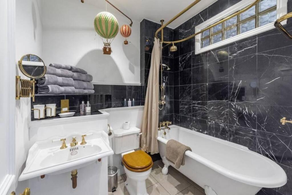 Georgian Apartment Located In The Center Of Bath. Exterior foto